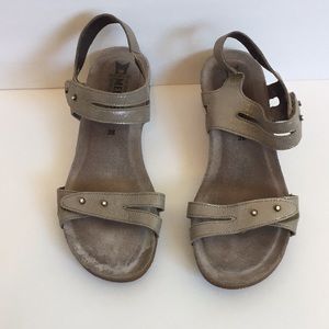 Mephisto Minoa, Camel Lizard, open toe sandal